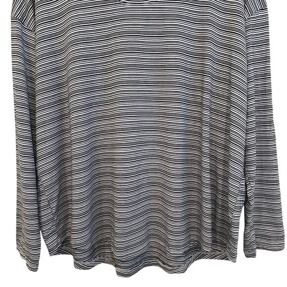 Athleta Cloudlight Stratus Striped Black and White Women’s Top Size 1X - Picture 6 of 7